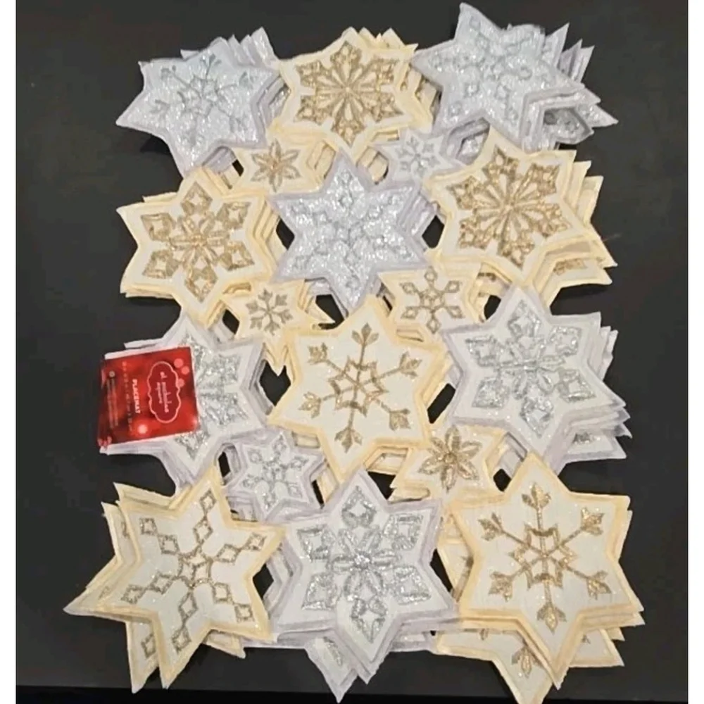 St. Nicholas Square Snowflake Cutout Placemat Set of 4 ~ NWT 13